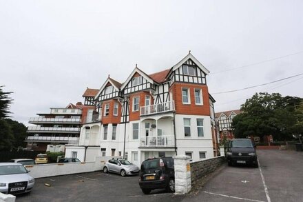 PANORAMIC SEA VIEWS - BALCONY - OVERLOOKS BOSCOMBE PIER - FM6054