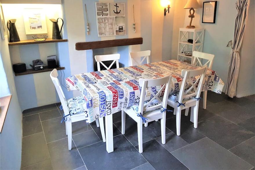 A Thatched Cottage in St Agnes very near the beach, garden, parking for 2 cars.