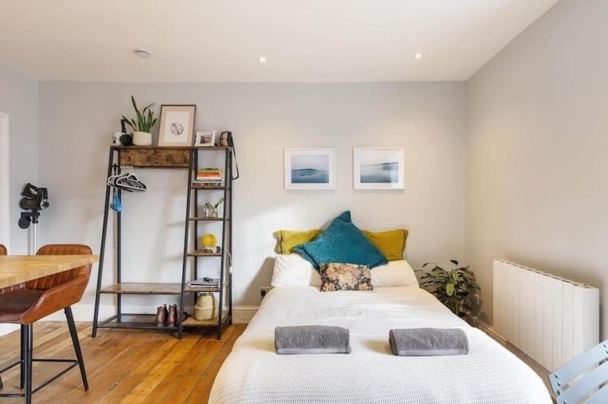 Stylish Flat on Beautiful Clifton Street, Parking