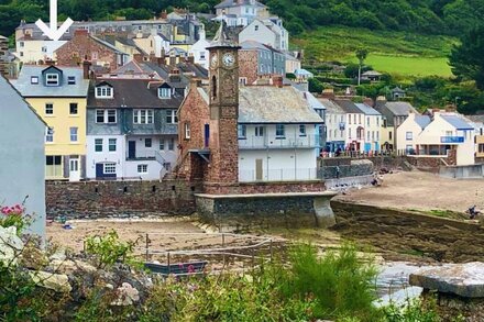 Seaside cottage in heart of picturesque village by the coast path and beaches