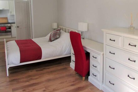 Luxury Studio Apartment for short term let near Addenbrookes and 10 minutes bus