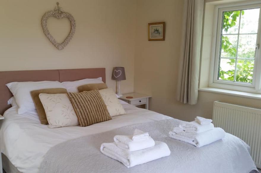 Luxury studio suite with king-size bed, jacuzzi bath and private garden