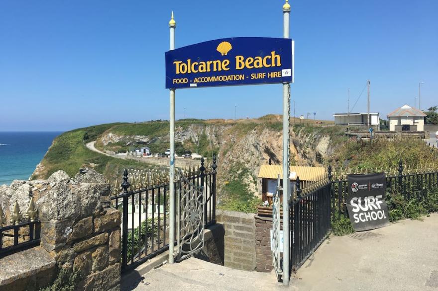 Luxury Tolcarne townhouse by the sea, 8 beds with private parking