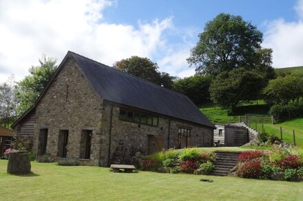 Stylishly Converted Barn nr Llanwrtyd Wells, sleeps up to 10, spectacular views