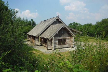 Hand Crafted large Log Cabin . Rural Location , love