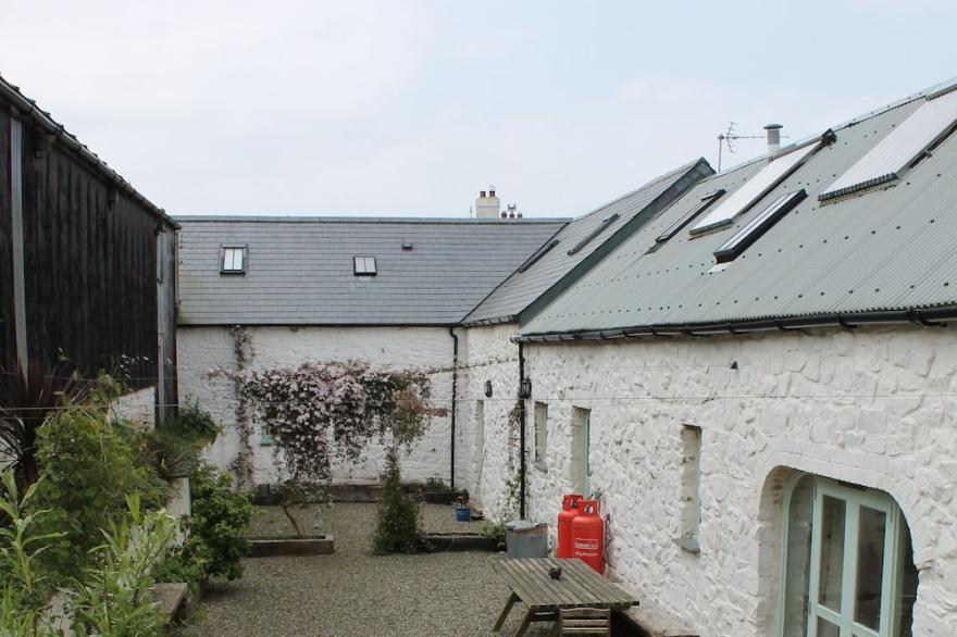 Large Spacious Cottage In Coastal Location, Sleeps Up To 12 In 4 Bedrooms