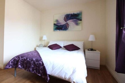 Ur City Pad - The Cambridge Whole 2 Bedroom Apartment