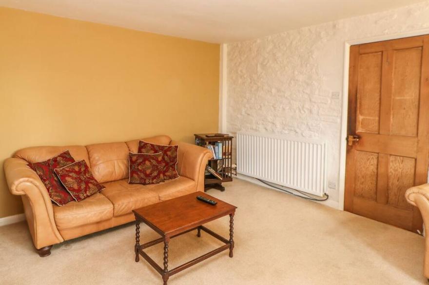 2 THE COACH HOUSE, pet friendly, with open fire in Romaldkirk
