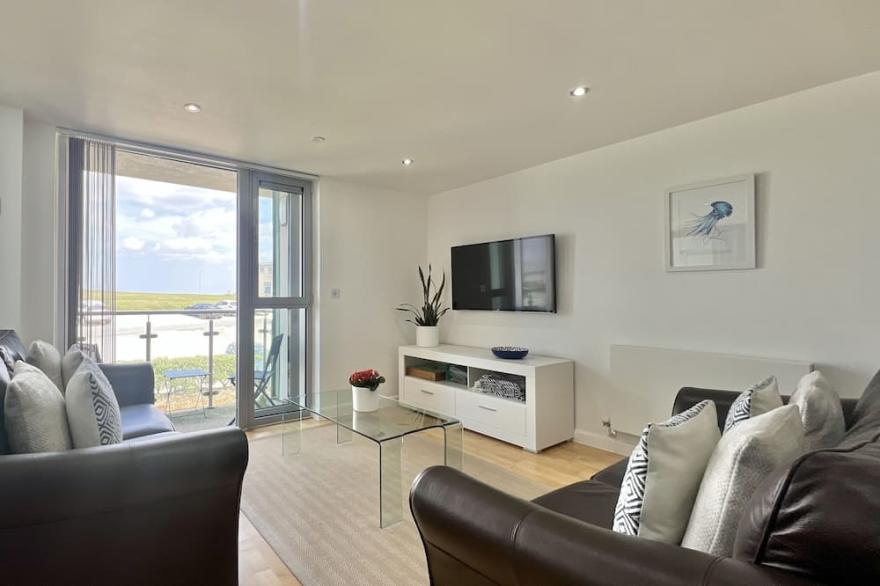 A CONTEMPORARY BEACHSIDE APARTMENT ON HEADLAND ROAD FISTRAL 5 MINUTE FROM BEACH