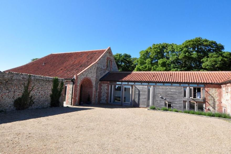 Barn Drift - Eight Bedroom House, Sleeps 16