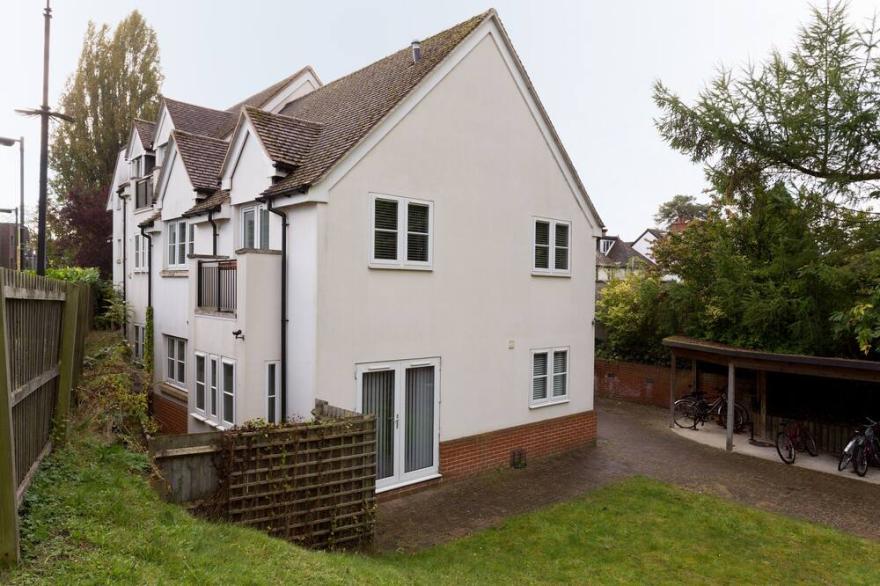 No.4 Beech Lodge Stylish Modern Contemporary 2 Bedroom Apartment in Headington