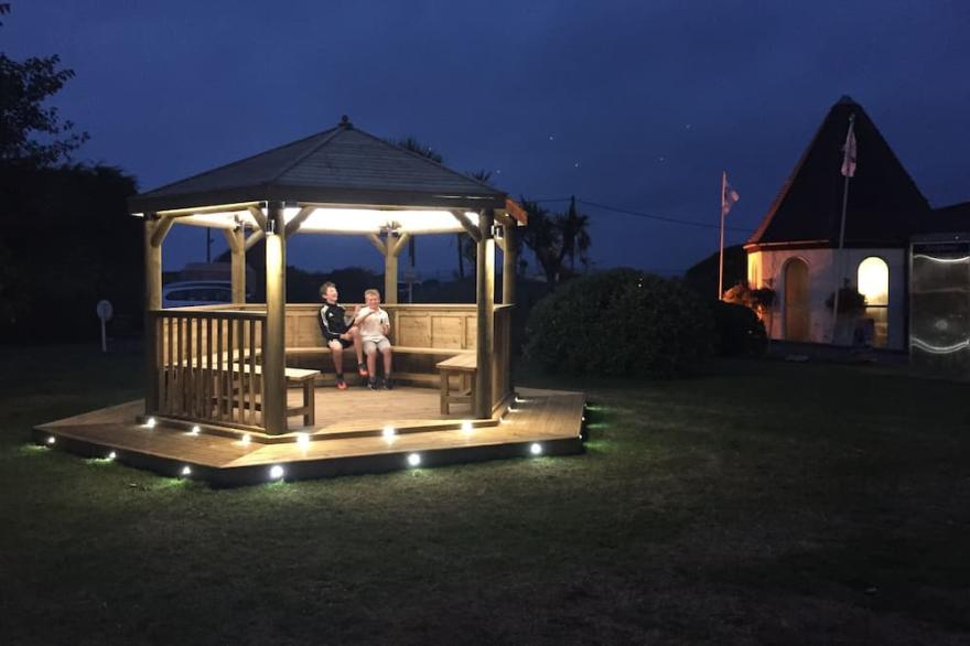 PERRANPORTH HOLIDAY BUNGLOW on Holiday Park,  SWIMMING  POOL - GREAT VALUE !