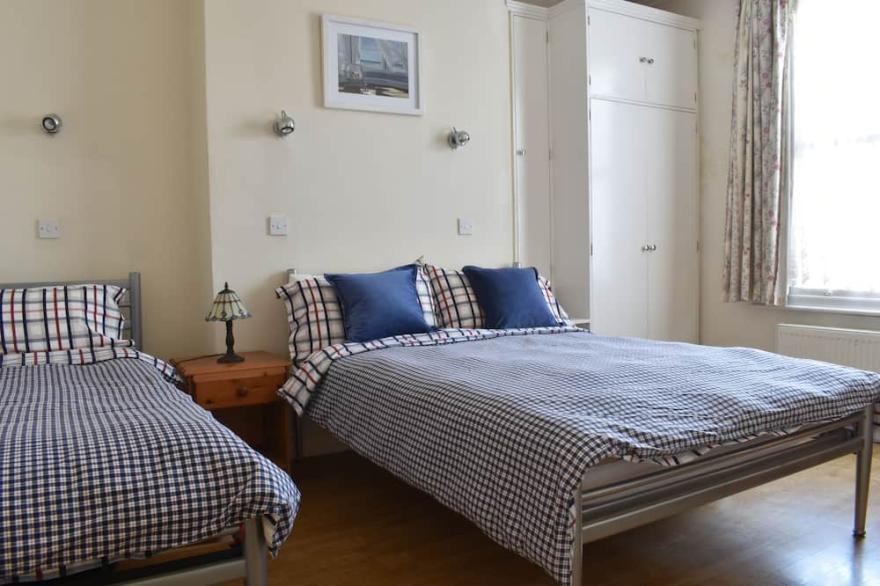 Quiet central Richmond location close-by station - LARKFIELD APARTMENTS