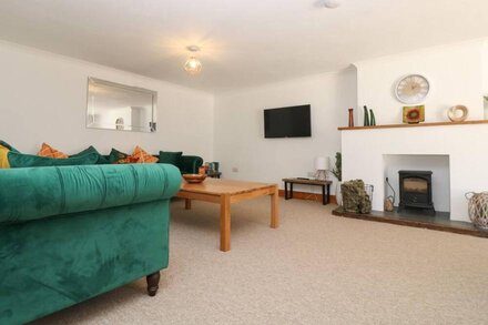 FURNESS, pet friendly, character holiday cottage in St Austell