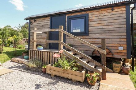 DUNFELL SHEPHERD'S HUT, pet friendly in Appleby-In-Westmorland