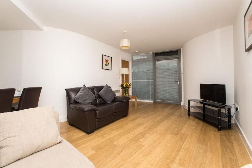 Sunderland City Centre Luxury Apartment with Balcony, Park and City centre views