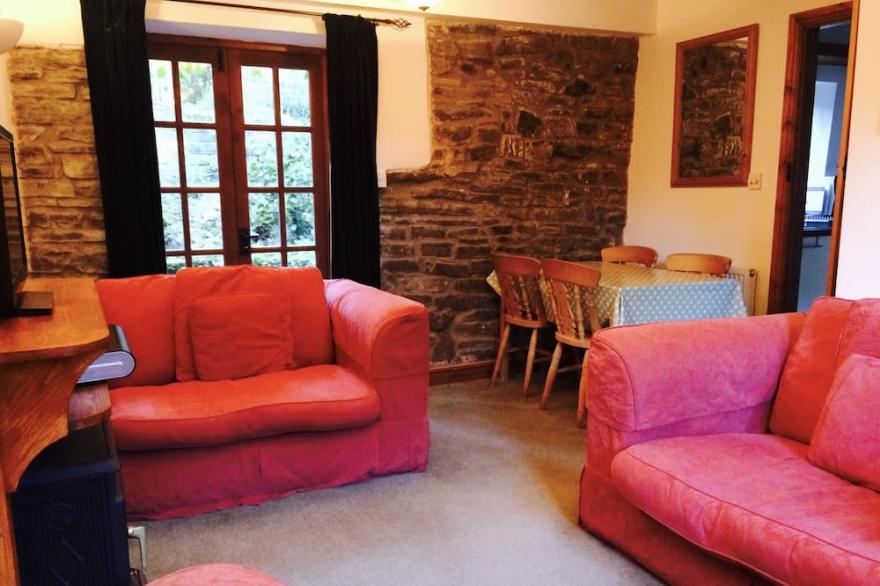 Stone Barn conversion on old traditional hill farm with wood-fired hot tub