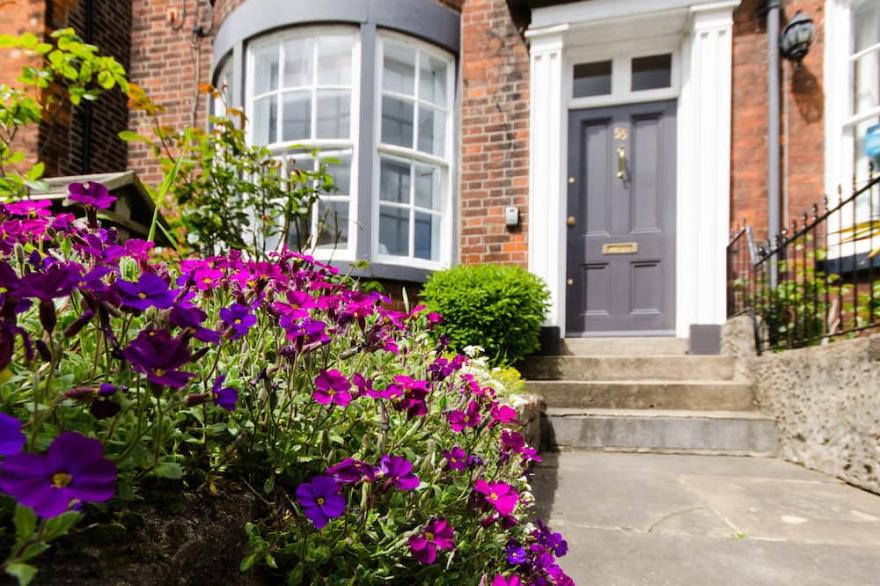 55 FALSGRAVE ROAD, Character Holiday Cottage In Scarborough