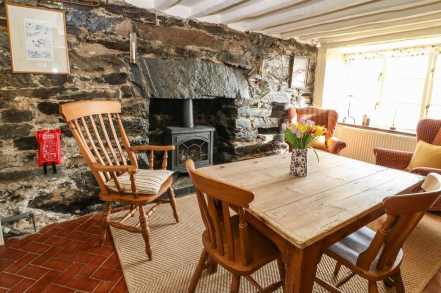 2 BWTH MAWR, pet friendly, character holiday cottage in Barmouth