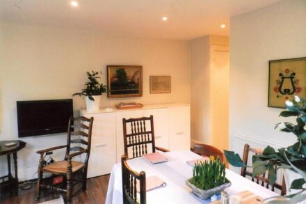 Chiswick, London,W4, 2 Bedroom Garden Flat.