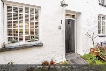 Cosy Fisherman's Cottage  in the very heart of Aberdovey -Pet Friendly