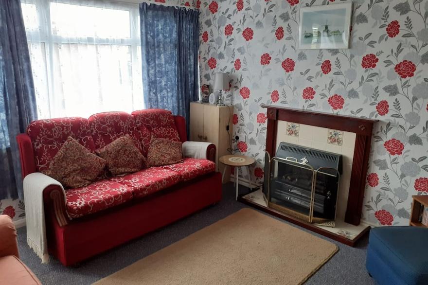 Holiday Chalet In Hemsby on Sundowner Holiday Park - No Pets