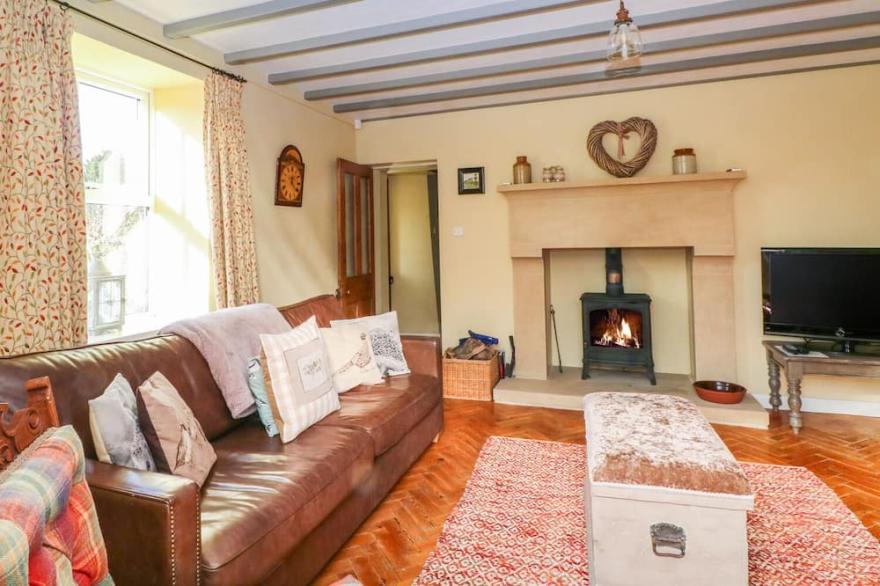 BEECH HOUSE, family friendly, with open fire in Leek