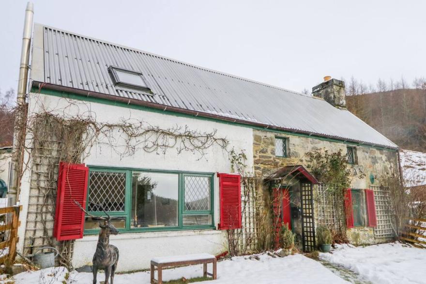 THE OLD MILL, Pet Friendly, Character Holiday Cottage In Cannich