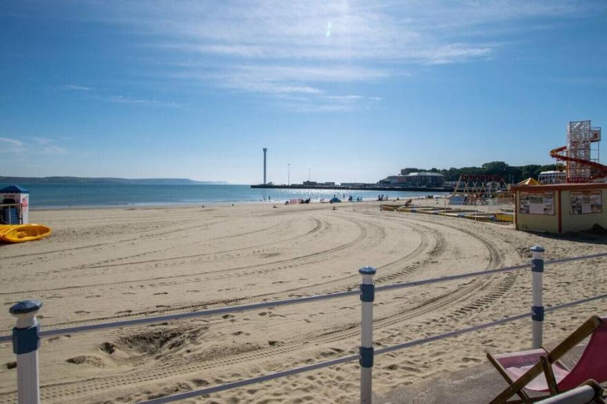 3 By The Sea - One Bedroom Apartment, Sleeps 2