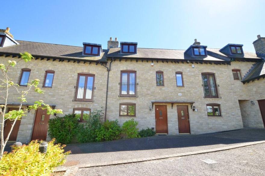 3 The Downs - Two Bedroom House, Sleeps 5