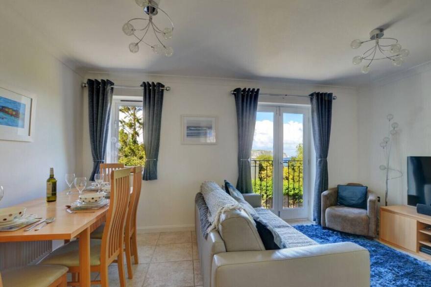 3 The Downs - Two Bedroom House, Sleeps 5