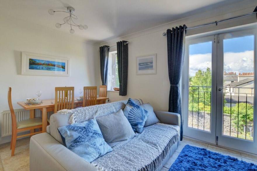 3 The Downs - Two Bedroom House, Sleeps 5