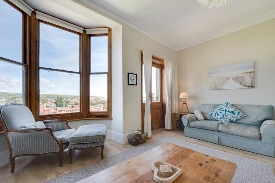 Sea View Villa - Four Bedroom House, Sleeps 8