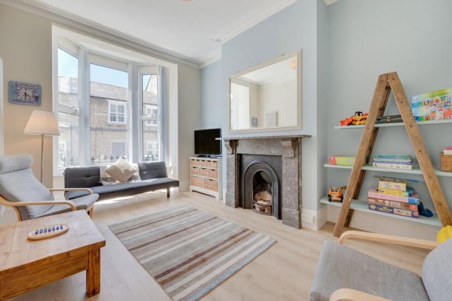 Sea View Villa - Four Bedroom House, Sleeps 8