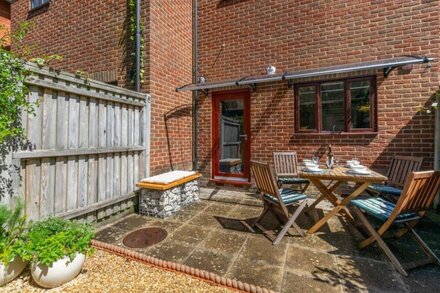 Herbert's Place - Two Bedroom House, Sleeps 4