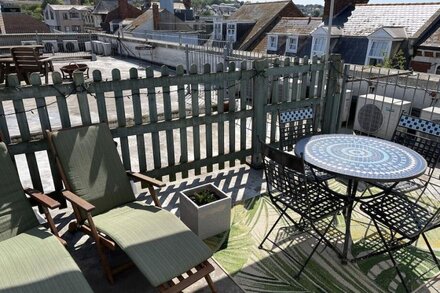 Sea Breeze Weymouth - Two Bedroom Apartment, Sleeps 4