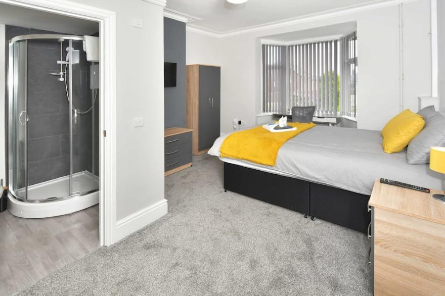 Townhouse @ Bucknall New Road Stoke - Superior Double Ensuite With TV