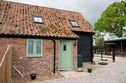 Country Views peaceful location in superb setting close to the Norfolk Broads