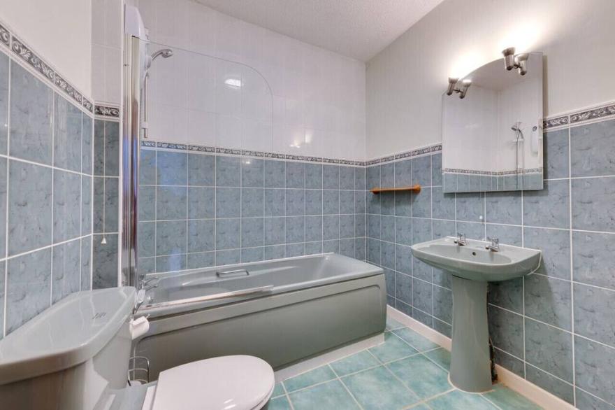 Sea View - One Bedroom Apartment, Sleeps 4