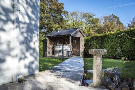 Barn Conversion - Hot Tub - Penally - Tenby