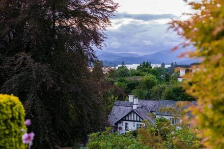 FELLSIDE LODGE, pet friendly, with hot tub in Bowness-On-Windermere