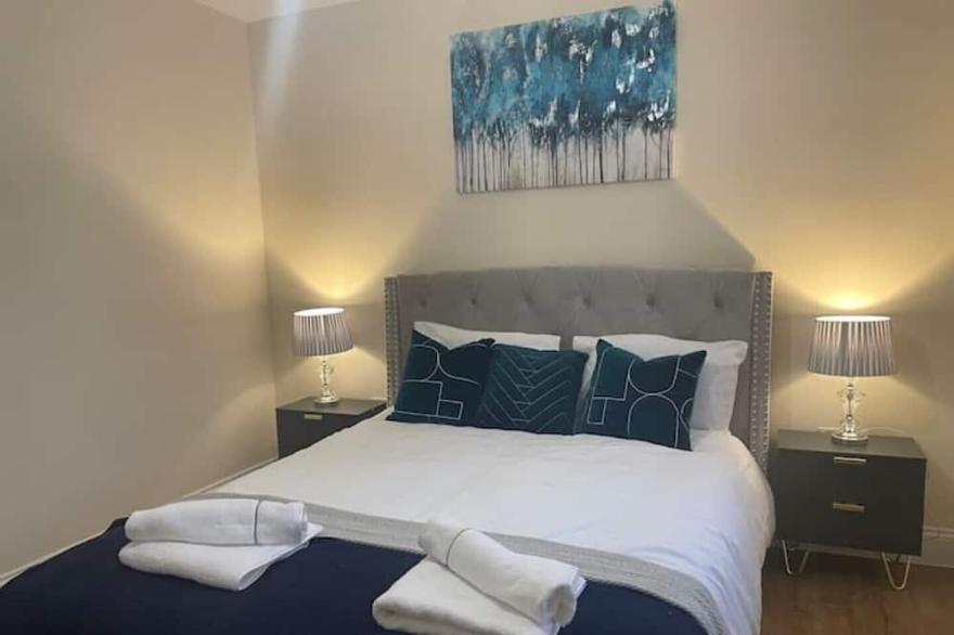 Luxurious 1 bedroom flat with free parking