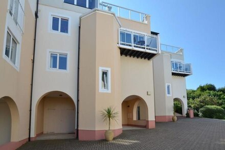 Pebbles - Two Bedroom Apartment, Sleeps 4