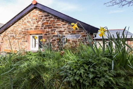 THE OLD WORKSHOP, pet friendly, with a garden in Gorran Churchtown