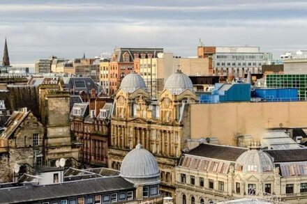 PENTHOUSE STUDIO WID FANTASTIC VIEWS OVER GLASGOW CITY CENTRE