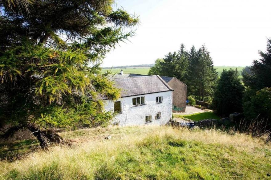 Cragside Cottage -  a cottage that sleeps 7 guests  in 4 bedrooms