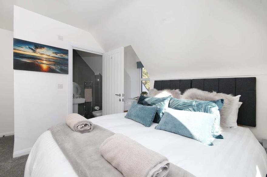 Nightingale - Minutes from the beach and bars!