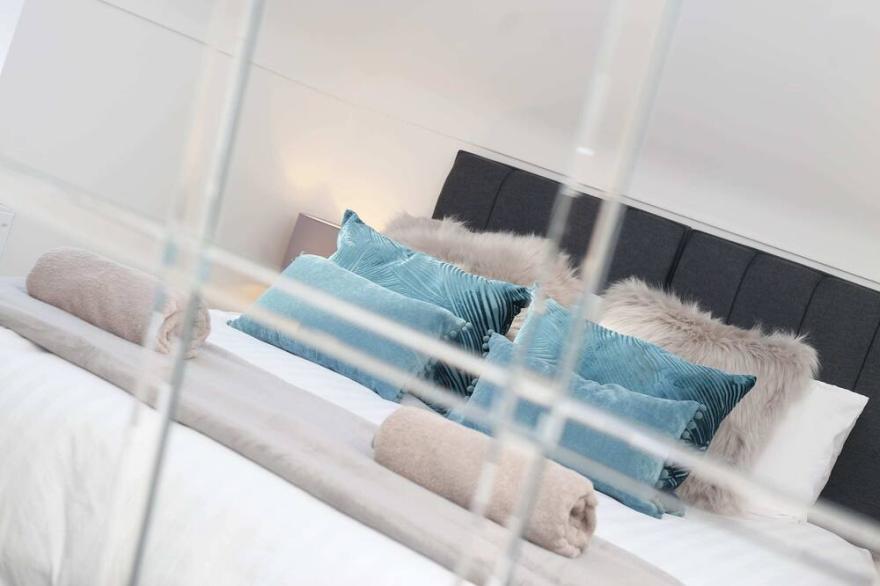 Nightingale - Minutes from the beach and bars!