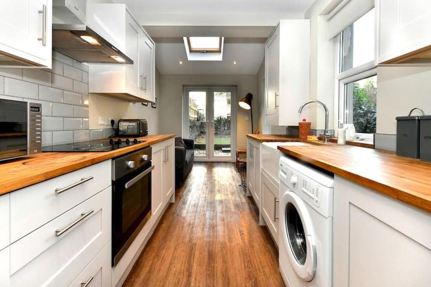 Pass the Keys | Cosy 2 bed house close to City centre with garden