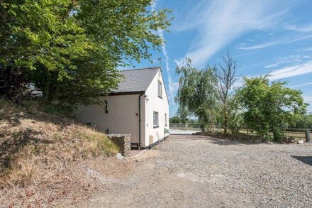 Pass the Keys | Stable Lodge near to Llys y fran Oakwood Bluestone